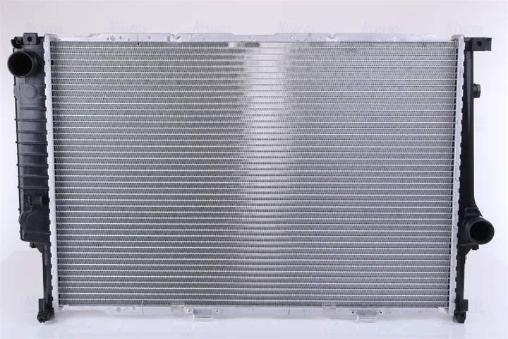 Радиатор охлаждения NISSENS 60622A