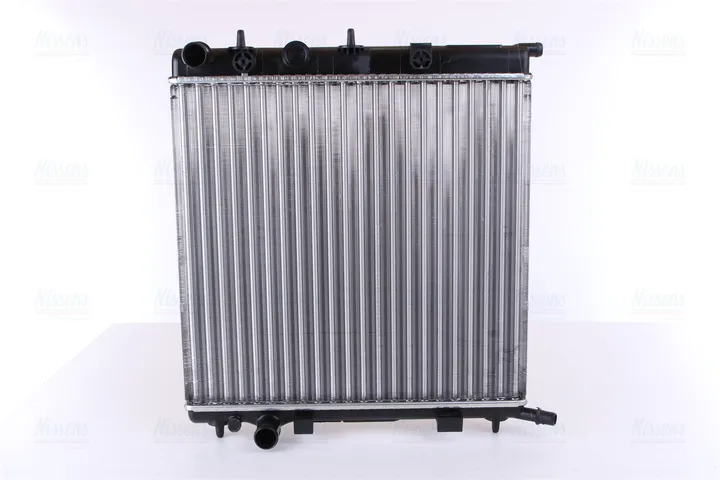 Радиатор охлаждения двигателя NISSENS 61284