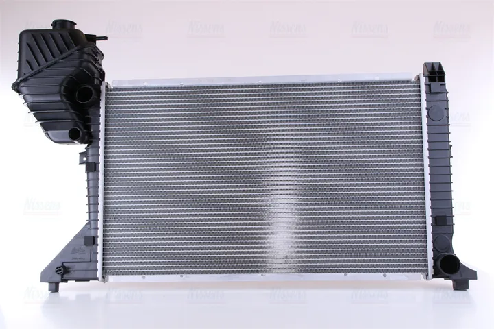 Радиатор охлаждения двигателя NISSENS 62519A