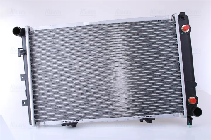 Радиатор охлаждения NISSENS 62670A
