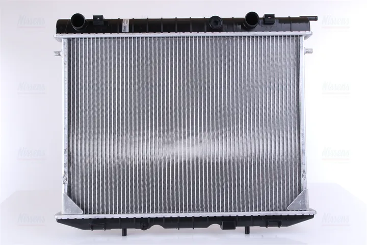 Радиатор охлаждения двигателя NISSENS 63245