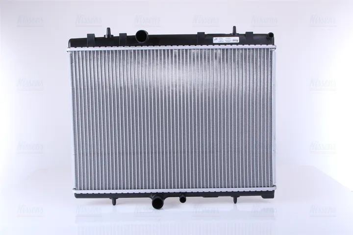 Радиатор охлаждения двигателя NISSENS 63607A