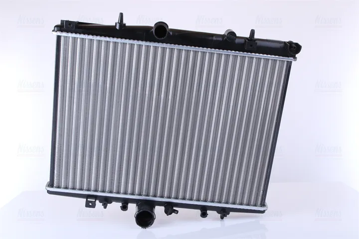 Радиатор охлаждения двигателя NISSENS 63705A