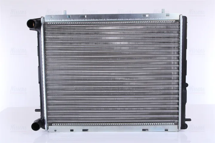 Радиатор охлаждения двигателя NISSENS 63906