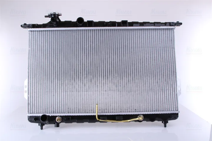 Радиатор охлаждения двигателя NISSENS 67027