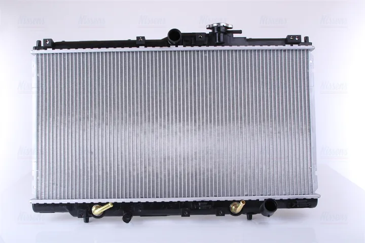 Радиатор охлаждения двигателя NISSENS 68117