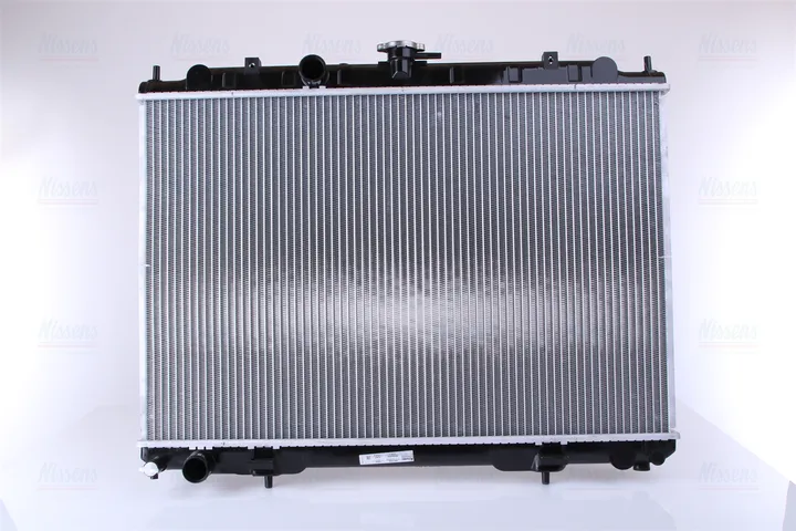 Радиатор охлаждения двигателя NISSENS 68705A